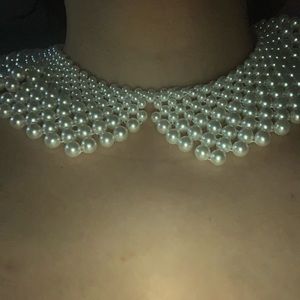 Pearl collar necklace
